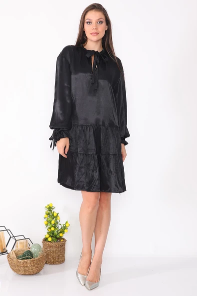 Siyah Uzun Kollu Farbalı Saten Elbise - 4