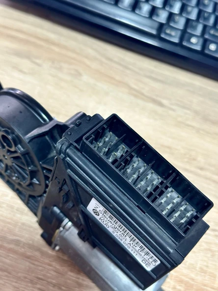 7H1959801A ORJİNAL VOLKSWAGEN TRANSPORTER T5 SOL ÖN CAM MOTORU / T5 SOL CAM KARTI ÜZERİNDE - Resim 3