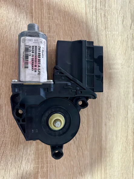 7H1959801A ORJİNAL VOLKSWAGEN TRANSPORTER T5 SOL ÖN CAM MOTORU / T5 SOL CAM KARTI ÜZERİNDE ürün görseli