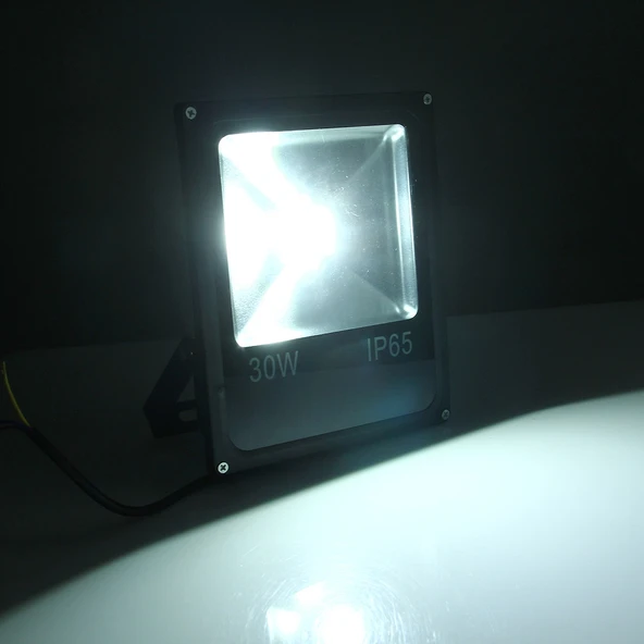 30W IP65 Su Geçirmez Beyaz Işık LED Projektör 2700 Lümen AC 85-265V - 8