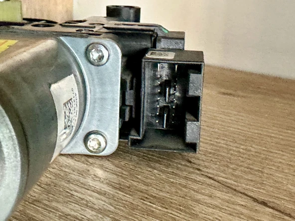 Cam Açma Motoru Ön Sağ Polo 2003-2008  - 6Q2959802F - 3
