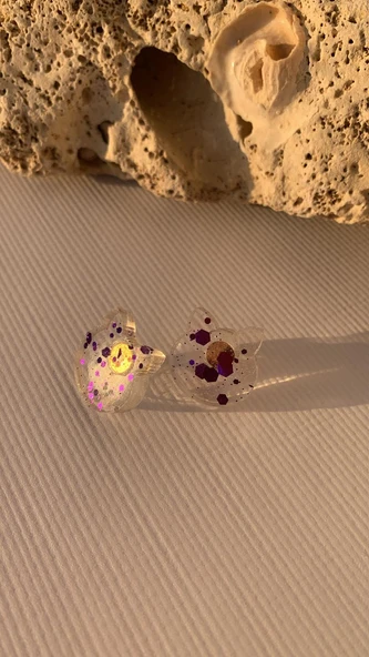 Şeffaf Renkli Kedi Köpek Yüzü Mor Glitterli Gold Aksesuarlı Küçük Epoksi Küpe El Yapımı Hediyelik - Resim 5