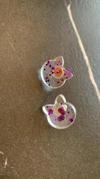 Şeffaf Renkli Kedi Köpek Yüzü Mor Glitterli Gold Aksesuarlı Küçük Epoksi Küpe El Yapımı Hediyelik - Resim 8