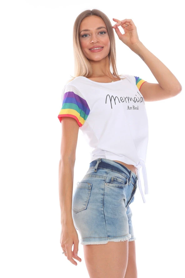 Mermaids Yazılı Kolları Renkli Önü Bağlamalı Kısa Beyaz T-Shirt, Beyaz Tişört