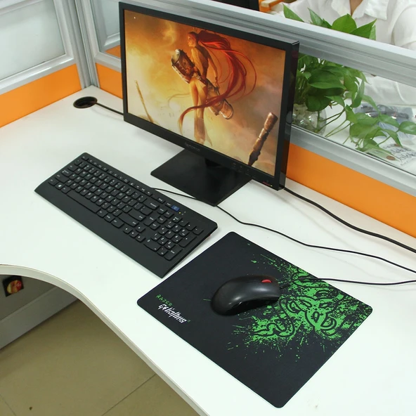 Geniş İnce Kaymaz Razer Desenli Yumuşak Kauçuk Kumaş Yüzey Oyun Klavye Mouse Pad 32x24 cm