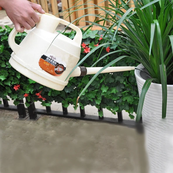 Peyzaj Bahçeciliği İçin PP Sulama Kabı Uzun Ağızlı 7 Litre Kapasiteli Renk Karışık