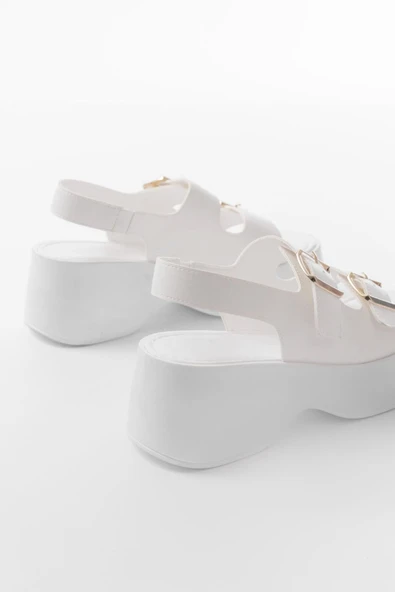 24414-572 Beyaz Tokalı  Günlük Dolgu Topuk Kadın Sandalet - Resim 5