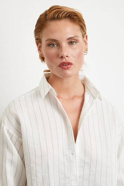 Pamuklu Çizgili Gömlek Beyaz ürün görseli