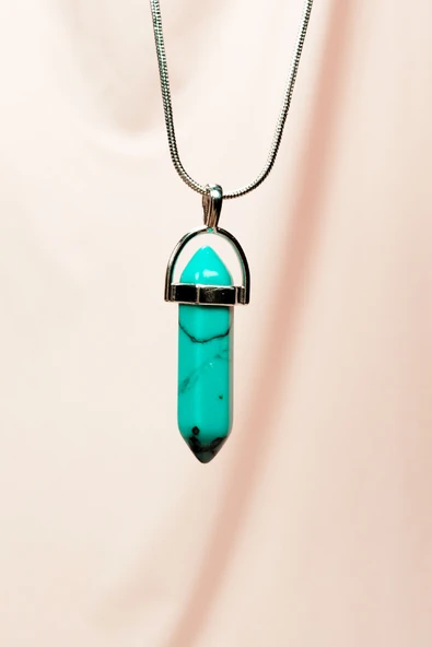 Turkuaz Doğal Taşı Zincirli El Yapımı Tasarımlı Kolye Uç: 3,5 cm Zincir: 20 cm Kutulu ürün görseli