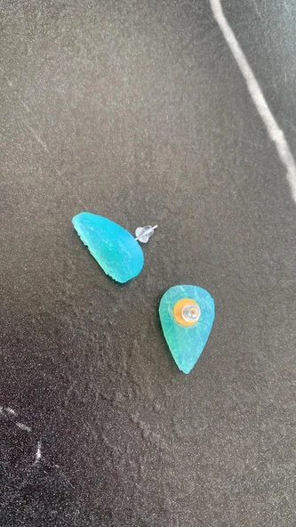 Tırtıklı Kristal Desenli Su Yeşili Gold Aksesuar Küçük Boy Damla Epoksi Küpe El Yapımı Hediyelik - 3