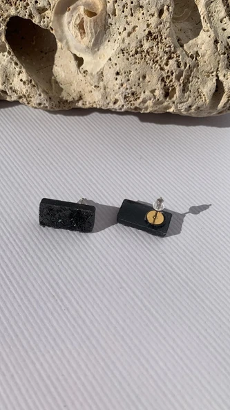 Tırtıklı Kristal Desenli Füme Renk Gold Aksesuarlı Dikdörtgen Şekil Epoksi Küpe El Yapımı Hediyelik ürün görseli