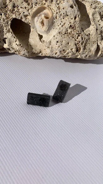 Tırtıklı Kristal Desenli Füme Renk Gold Aksesuarlı Dikdörtgen Şekil Epoksi Küpe El Yapımı Hediyelik - Resim 5