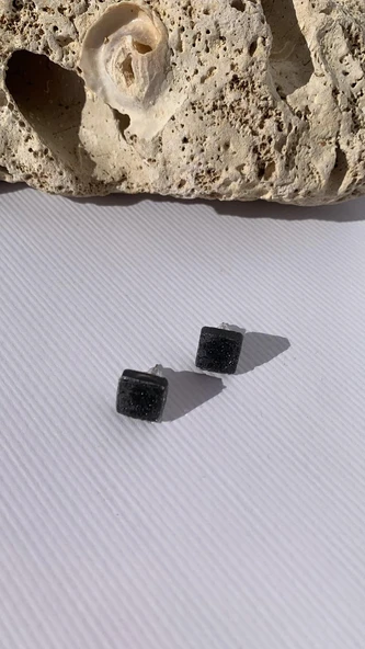 Tırtıklı Parlak Füme Renkli Kare Şekil Gold Aksesuarlı Epoksi Küpe El Yapımı Hediyelik