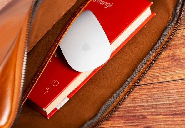 Awe 14 inç MacBook Ve Pc Uyumlu Deri Kılıf RST2EF Taba - 5