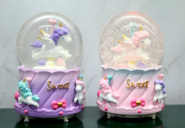 Unicorn İçi Dönmeli Püskürtmeli Işıklı Müzikli Kar Küresi Büyük Boy ürün görseli