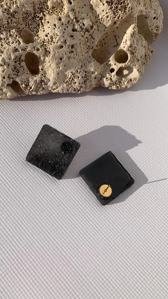 Tırtıklı Siyah Renkli Mega Boy Kare Şekil Gold Aksesuarlı Epoksi Küpe El Yapımı Hediyelik - Resim 5