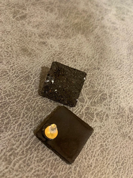 Tırtıklı Siyah Renkli Mega Boy Kare Şekil Gold Aksesuarlı Epoksi Küpe El Yapımı Hediyelik ürün görseli