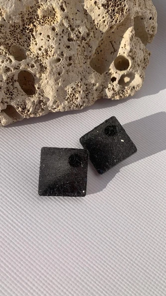 Tırtıklı Siyah Renkli Mega Boy Kare Şekil Gold Aksesuarlı Epoksi Küpe El Yapımı Hediyelik - Resim 3