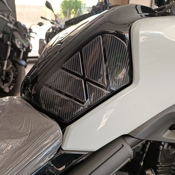 Versys 650 2025 ile Uyumlu Kaydırmaz 6D Karbon 22 Parça Tank Pad Seti GC59 - Resim 3