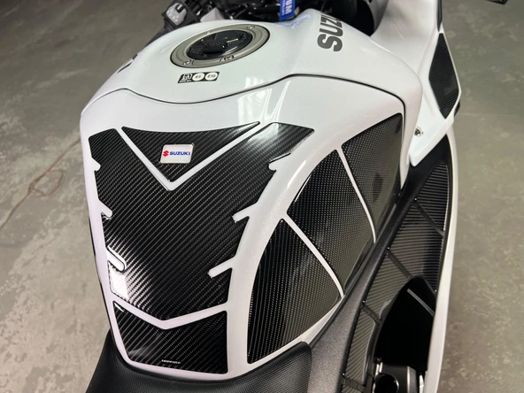 Suzuki Hayabusa 2024 ile Uyumlu Kaydırmaz 6D Karbon 25 Parça Tank Pad Seti GC57 - 3