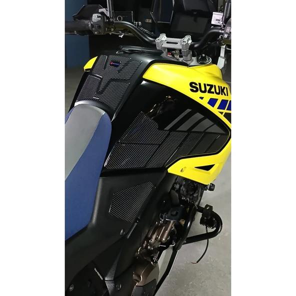 Suzuki V-STROM 1050 2025 ile Uyumlu Kaydırmaz 6D Karbon 19 Parça Tank Pad Seti GC55 - 12