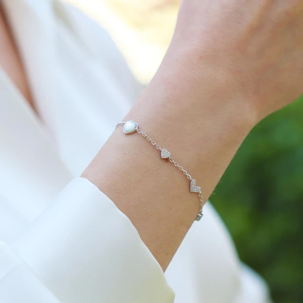 Kalp Sedef Taşlı Gümüş Bileklik ürün görseli 1