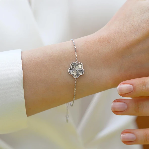 Alhmbra Çiçek Modeli Gümüş Bileklik - Resim 2