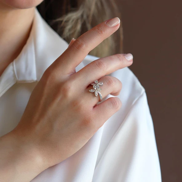 Sky Diamond Çiçek Modeli Zarif Gümüş Yüzük ürün görseli 1