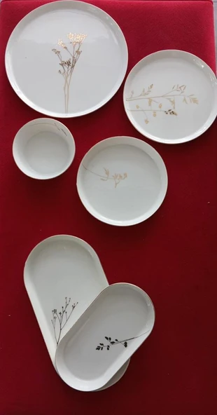 KÜTAHYA PORSELEN BONE V-FORM 26 PARÇA ALTIN ÇİÇEKLİ YEMEK TAKIMI