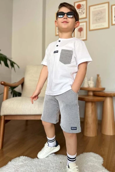 Erkek Çocuk Kapak Cepli Düğme Detaylı Beyaz T-Shirt Çizgili İp Detaylı Şortlu Takım ürün görseli