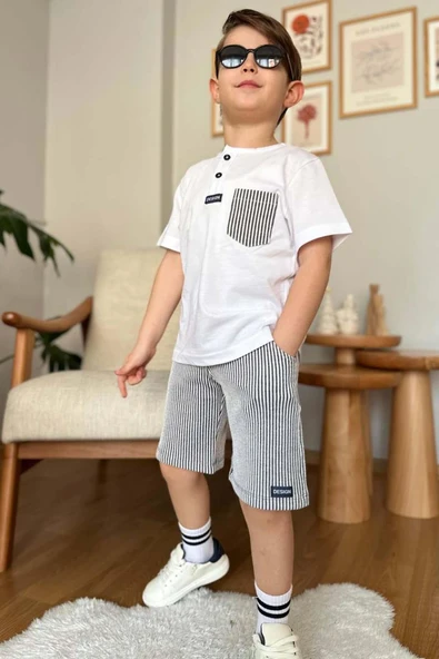 Erkek Çocuk Kapak Cepli Düğme Detaylı Beyaz T-Shirt Çizgili İp Detaylı Şortlu Takım - Resim 7