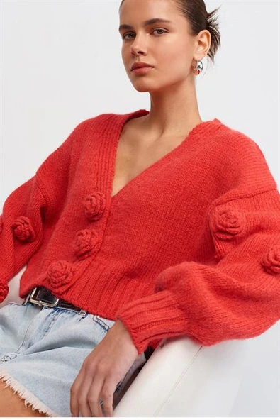 V YAKA EL İŞİ GÜL NAKIŞLI KIRMIZI KADIN HIRKA 60216-2K5 ürün görseli