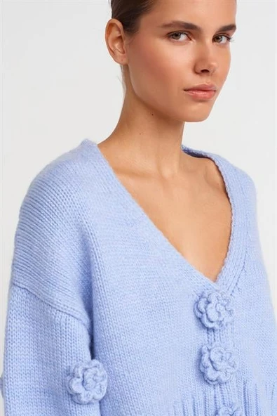 V YAKA EL İŞİ GÜL NAKIŞLI MAVİ KADIN HIRKA 60216-2K5 - Resim 2