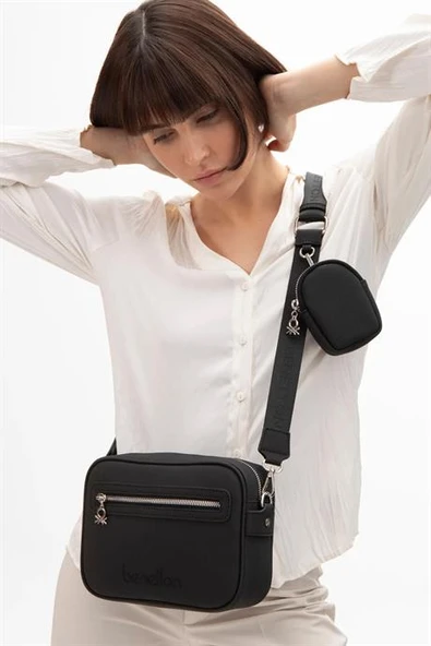 1603-2Y5 BENETTON ÇANTASİYAH ürün görseli