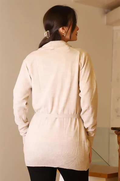 GENİŞ YAKA KUŞAKLI BEJ KADIN TRİKO HIRKA 5481-2K5 - Resim 4