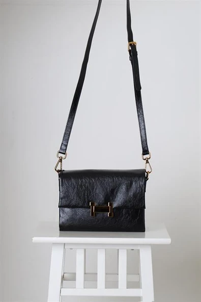 METAL DETAYLI SİYAH KADIN KOL ÇANTASI 2256-2K5 ürün görseli