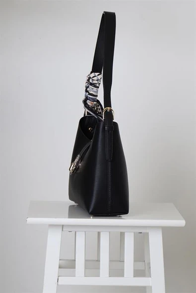 SİYAH AKSESUARLI KADIN KOL ÇANTASI 7429-2K5 - Resim 2