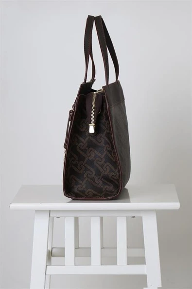 ZİNCİR BASKILI KAHVE KADIN EL ÇANTASI  24527-2K5 - Resim 2