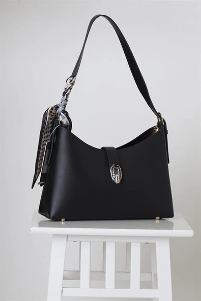 SİYAH AKSESUARLI KADIN KOL ÇANTASI 7429-2K5 ürün görseli