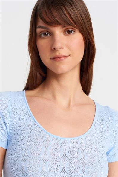 KISA KOLLU DANTEL DOKULU MAVİ  KADIN BLUZ 10755-2Y5 - Resim 3