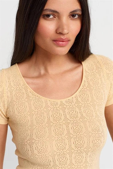KISA KOLLU DANTEL DOKULU SARI KADIN  BLUZ  10755-2Y5 - Resim 3