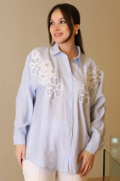 ÇİÇEK İŞLEMELİ MAVİ KADIN GÖMLEK  4454-2Y5 - Resim 4