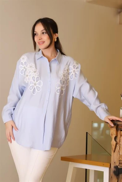 ÇİÇEK İŞLEMELİ MAVİ KADIN GÖMLEK  4454-2Y5 ürün görseli