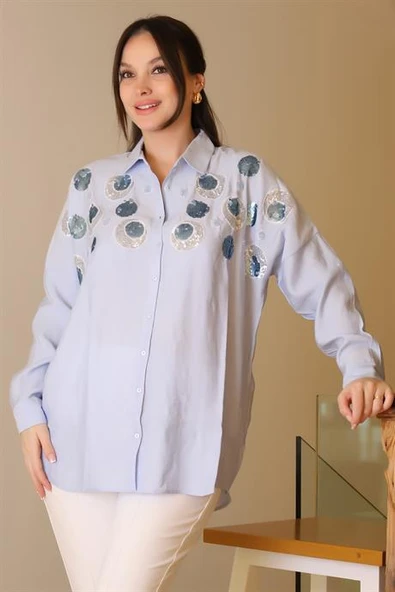 YUVARLAK PUL İŞLEMELİ MAVİ KADIN GÖMLEK  3437-2Y5 ürün görseli