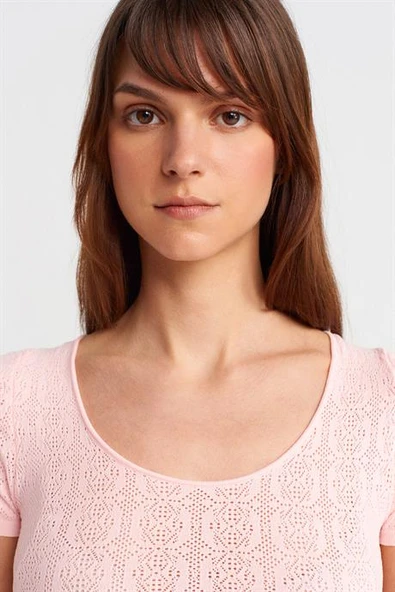 KISA KOLLU DANTEL DOKULU PEMBE KADIN BLUZ 10755-2Y5 - 3