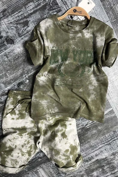 Erkek Çocuk New York Yazı Baskı ve Batık Desenli Penye T-Shirt Yeşil Şortlu Takım ürün görseli