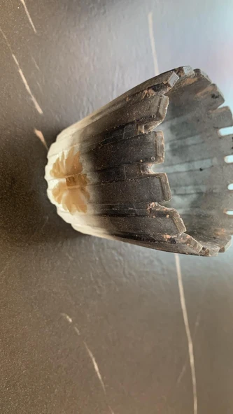 Siyah Şeffaf Renkli Kurutulmuş Papatyalı Tırtıklı Sukulent Model Epoksi Saksı El Yapımı Hediyelik - 4