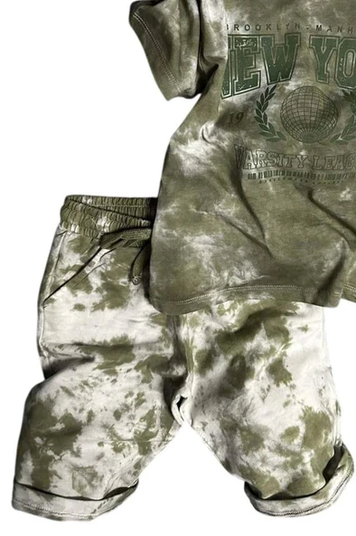 Erkek Çocuk New York Yazı Baskı ve Batık Desenli Penye T-Shirt Yeşil Şortlu Takım - Resim 6