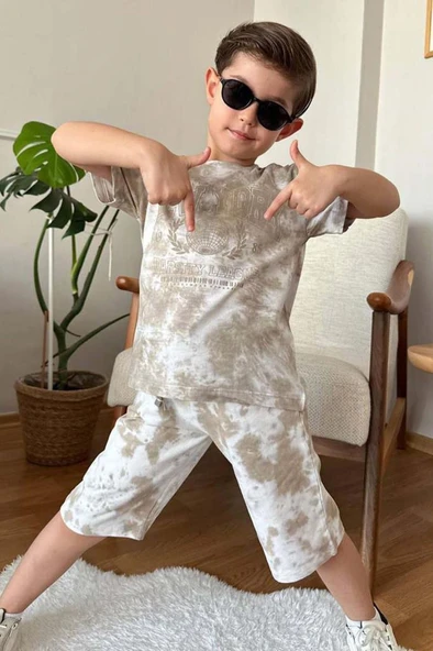 Erkek Çocuk New York Yazı Baskı ve Batık Desenli Penye T-Shirt Kahverengi Şortlu Takım - Resim 2