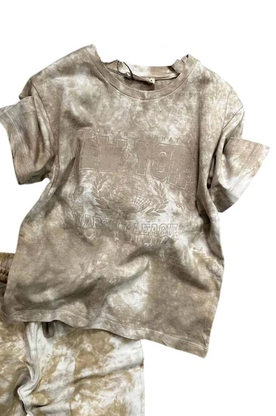 Erkek Çocuk New York Yazı Baskı ve Batık Desenli Penye T-Shirt Kahverengi Şortlu Takım - Resim 5